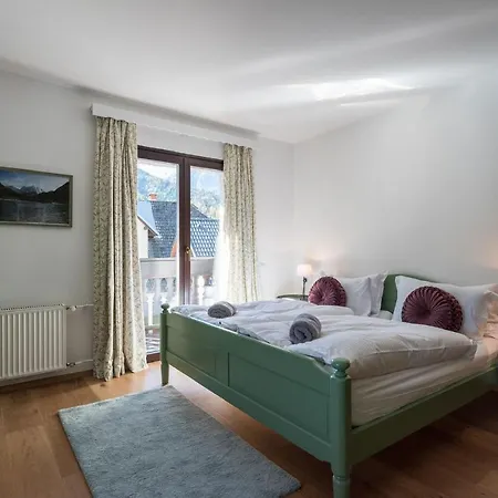 Hisa Miha Stunning Spacious House & Podkoren קרנייסקה גורה