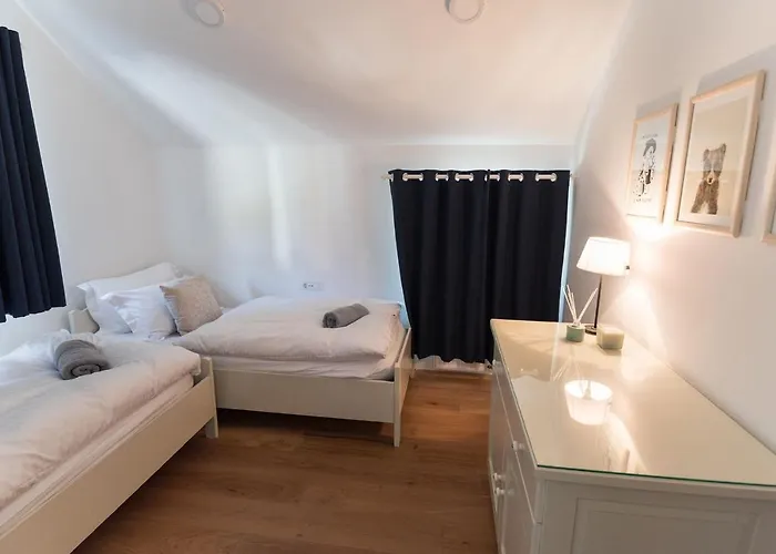 Apartma Hisa Miha Stunning Spacious House & Podkoren